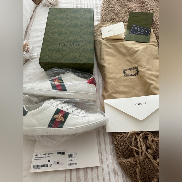 Gucci Ace Sneaker with Bee - Picture 1 of 4